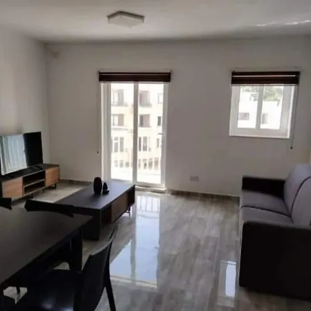 Atlantic Court Flat 9 *